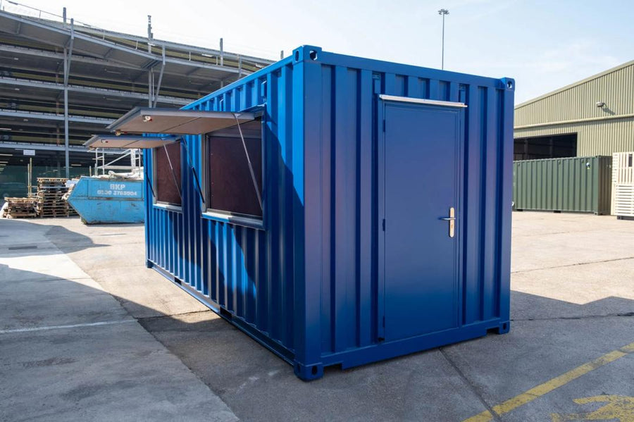 20-Fuß-Seecontainer mit doppelter Serviceklappe Ref. 7897